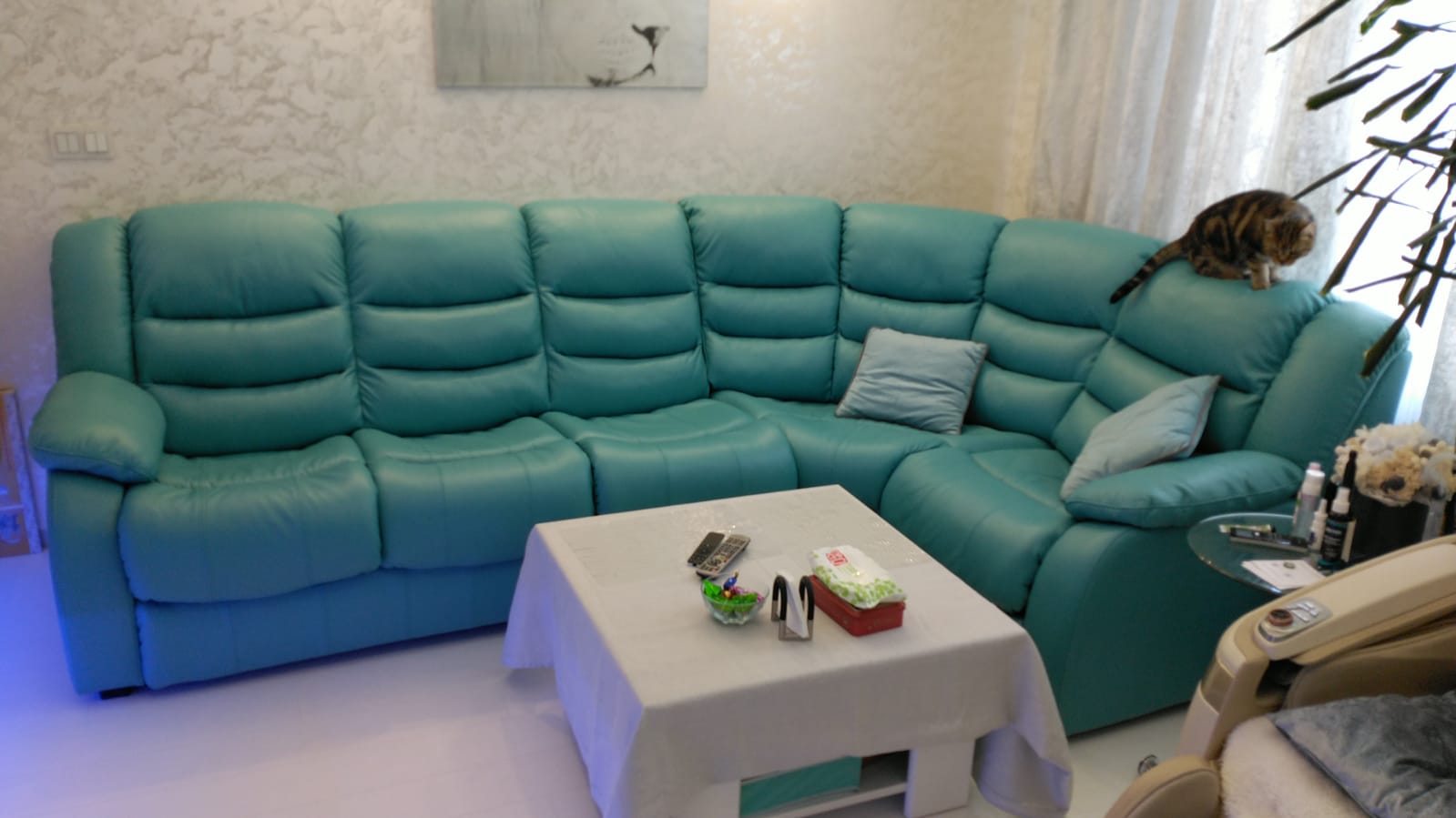 Перетяжка дивана на дому. Далматово